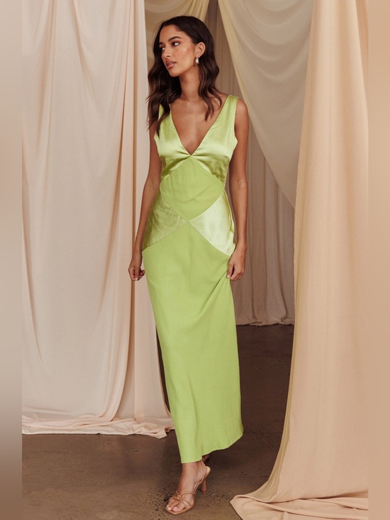 Selfie Leslie Dresses & Skirts - Selfie Leslie Here Comes the Sun Soul Fire V-Neck Maxi Dress Lime Size Large NEW